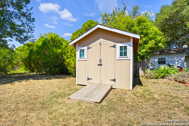 Image 26 of 31 For 8015 Big Bend