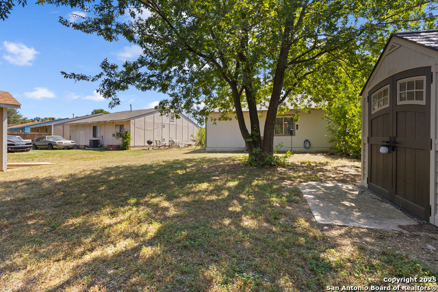 Image 30 of 31 For 8015 Big Bend