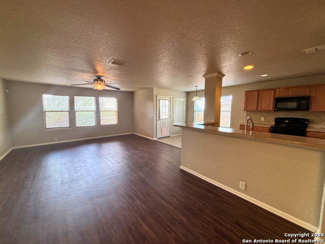 Image 4 of 15 For 5556 Columbia Dr