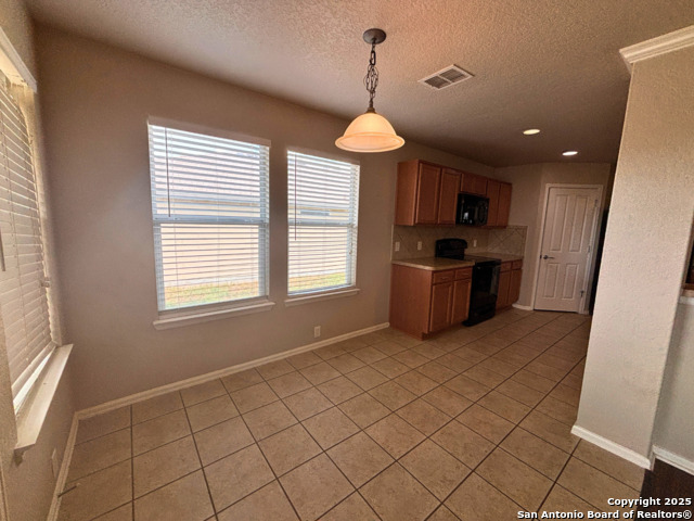 Image 5 of 15 For 5556 Columbia Dr