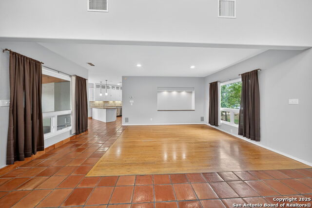 Listing photo id 8 for 8227 Rocking Horse