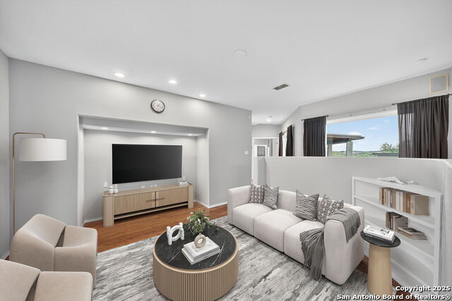 Listing photo id 11 for 8227 Rocking Horse