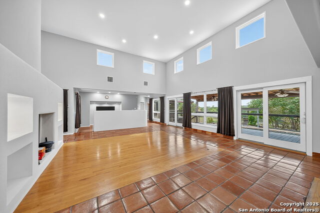 Listing photo id 20 for 8227 Rocking Horse