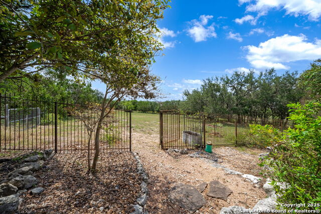 Listing photo id 41 for 8227 Rocking Horse