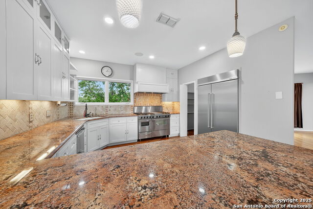 Listing photo id 6 for 8227 Rocking Horse