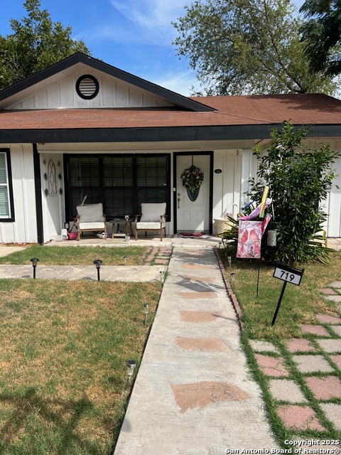 Listing photo id 0 for 719 Venice