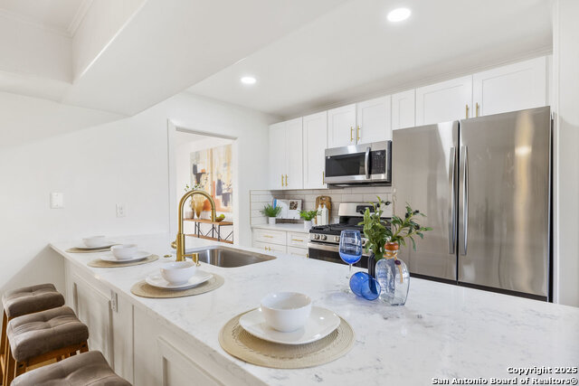 Image 3 of 27 For 242 Yosemite