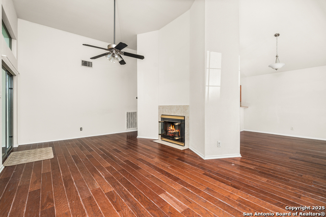 Listing photo id 4 for 5314 Lake Golden