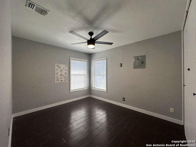 Image 12 of 13 For 2902 Shady Springs Dr
