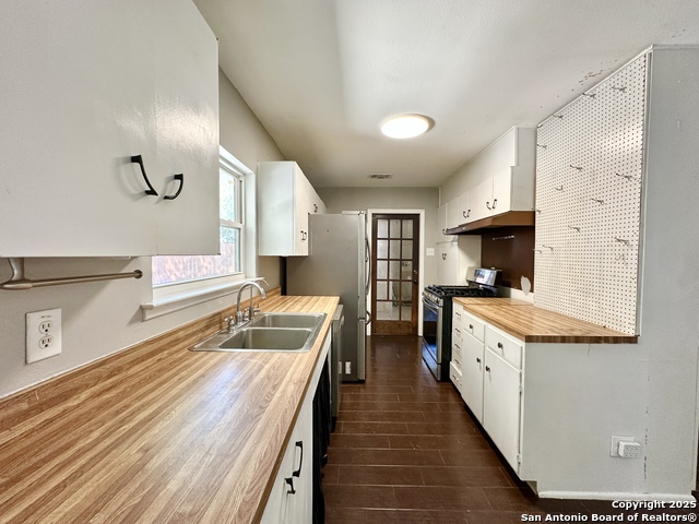 Image 6 of 13 For 2902 Shady Springs Dr