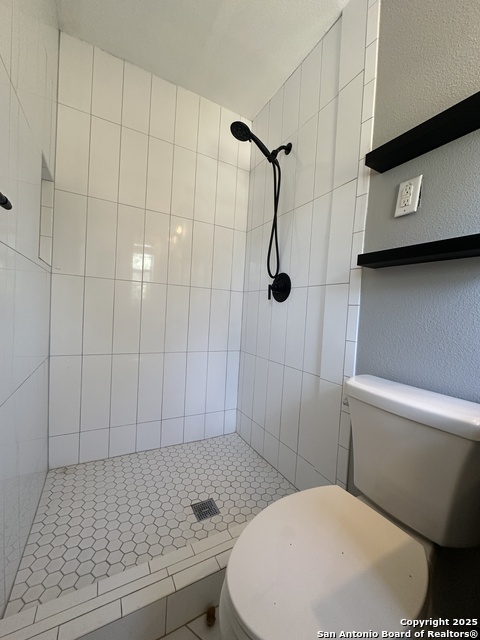 Image 9 of 13 For 2902 Shady Springs Dr