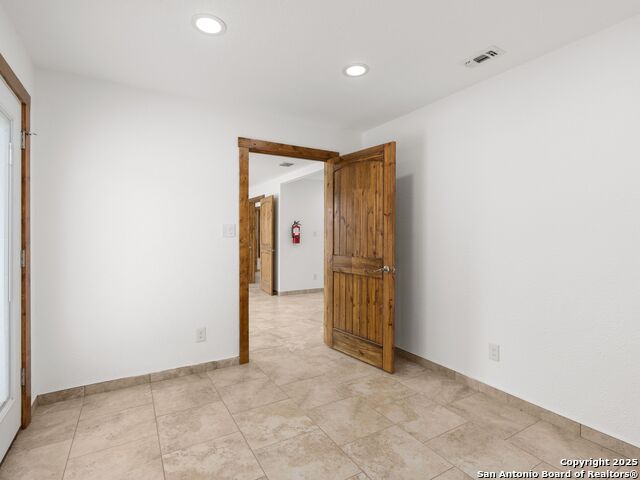 Image 11 of 26 For 1026 Oaklawn Street W
