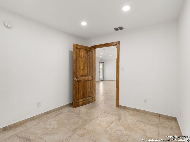Image 12 of 26 For 1026 Oaklawn Street W