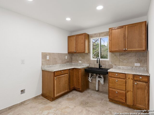 Image 15 of 26 For 1026 Oaklawn Street W