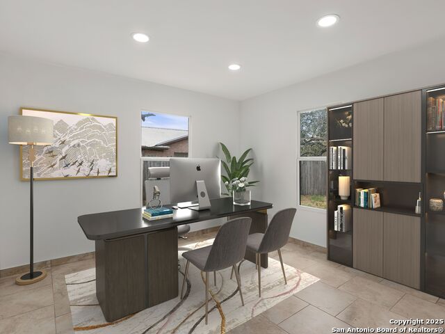 Image 18 of 26 For 1026 Oaklawn Street W