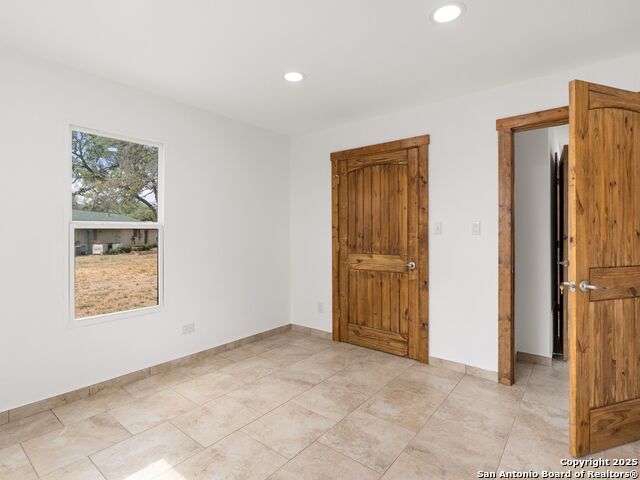 Image 19 of 26 For 1026 Oaklawn Street W