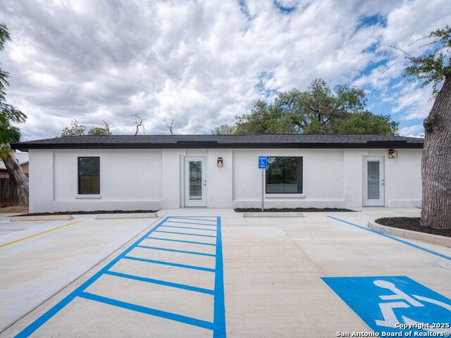 Image 2 of 26 For 1026 Oaklawn Street W