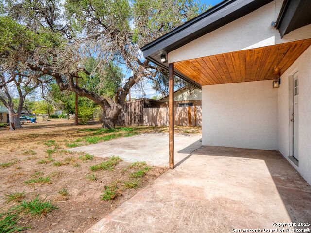 Image 22 of 26 For 1026 Oaklawn Street W