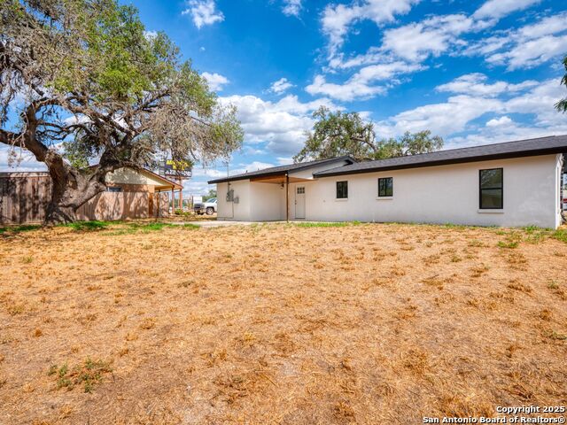 Image 24 of 26 For 1026 Oaklawn Street W