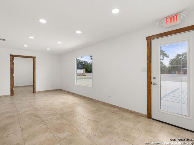 Image 4 of 26 For 1026 Oaklawn Street W