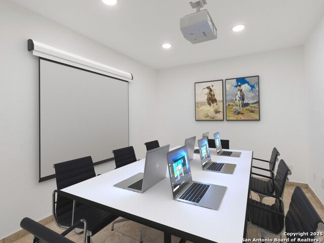 Image 5 of 26 For 1026 Oaklawn Street W