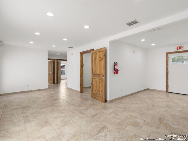 Image 7 of 26 For 1026 Oaklawn Street W