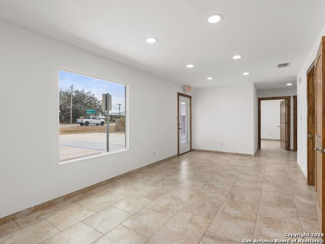 Image 8 of 26 For 1026 Oaklawn Street W