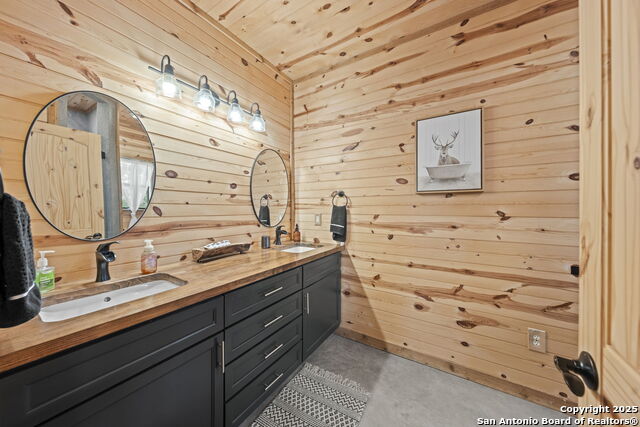 Listing photo id 30 for 12995 Hackberry