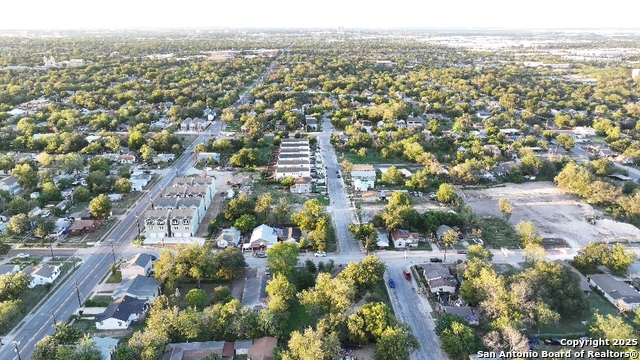 Listing photo id 8 for 1318 Essex