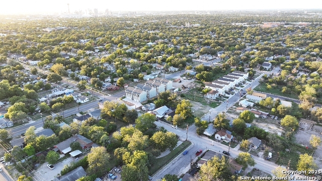 Listing photo id 9 for 1318 Essex