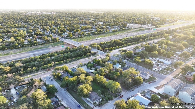 Listing photo id 11 for 1318 Essex