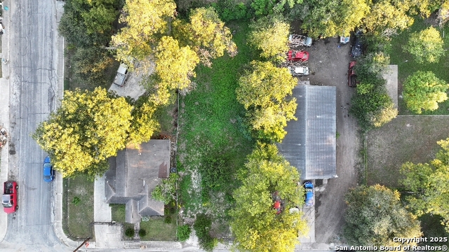 Listing photo id 3 for 1318 Essex