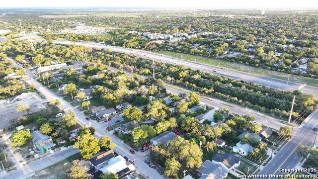 Listing photo id 5 for 1318 Essex