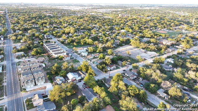 Listing photo id 7 for 1318 Essex