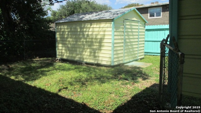 Image 7 of 7 For 808 E Polk E