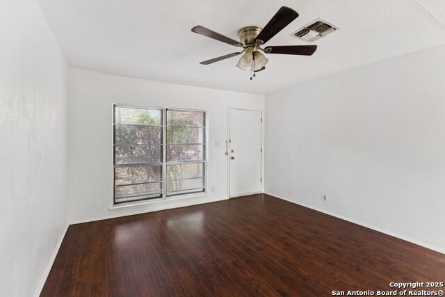 Listing photo id 3 for 8110 Whistler