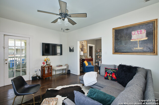 Image 11 of 39 For 636 Hollywood Ave. W