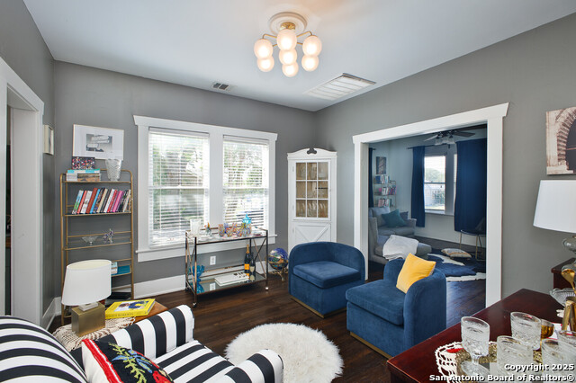 Image 12 of 39 For 636 Hollywood Ave. W