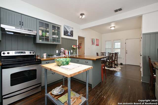 Image 15 of 39 For 636 Hollywood Ave. W