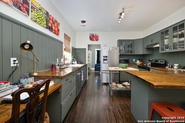 Image 16 of 39 For 636 Hollywood Ave. W