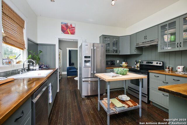 Image 20 of 39 For 636 Hollywood Ave. W