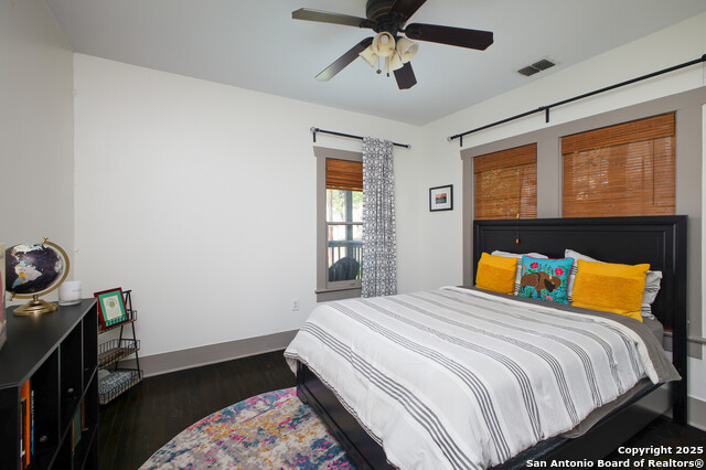 Image 21 of 39 For 636 Hollywood Ave. W