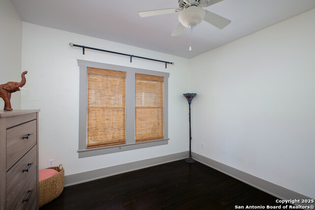 Image 23 of 39 For 636 Hollywood Ave. W