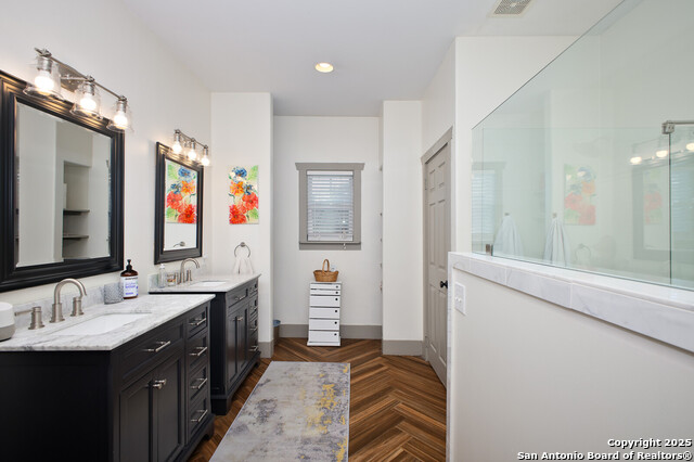 Image 25 of 39 For 636 Hollywood Ave. W