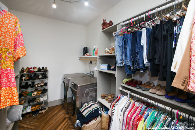 Image 28 of 39 For 636 Hollywood Ave. W