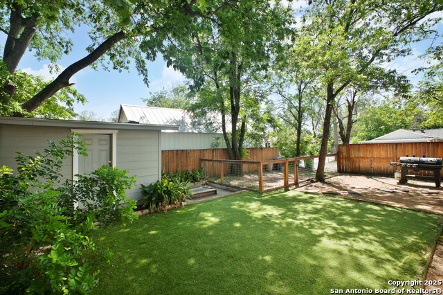 Image 31 of 39 For 636 Hollywood Ave. W