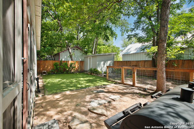 Image 32 of 39 For 636 Hollywood Ave. W