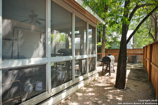 Image 33 of 39 For 636 Hollywood Ave. W