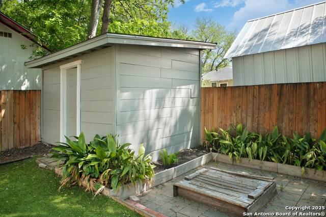 Image 35 of 39 For 636 Hollywood Ave. W