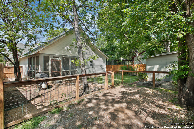 Image 37 of 39 For 636 Hollywood Ave. W